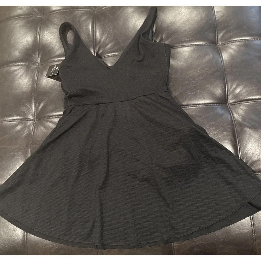 Spanx Swim Size Large Piqué Shaping Skirted One-Piece Swim‎ Dress Black 50388R